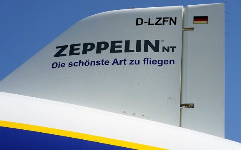Zeppelin NT 101 Luftschiff Zeppelin am Flugplatz der Weißen Möwe Wels
