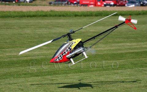 Helikopter beim 3D Flug