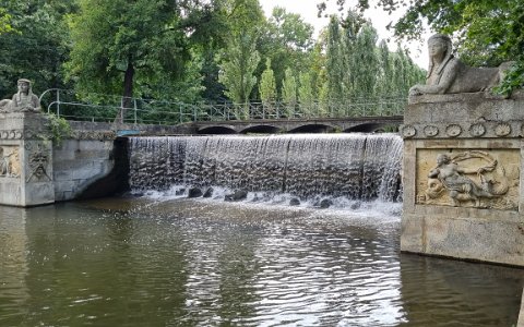 Schloß Laxenburg Kaskadenbrücke am Forstmeisterkanal