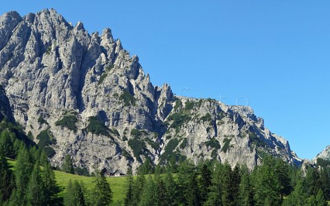 Lögerhütte am Stoderer Dolomitensteig.