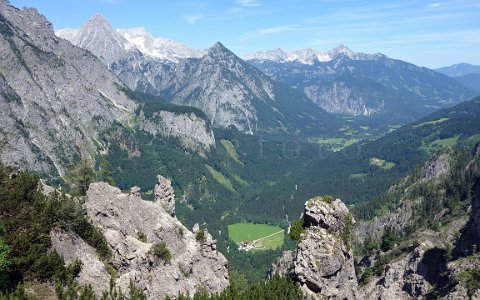 Stodertal mit Totem Gebirge vom Dolomitensteig.