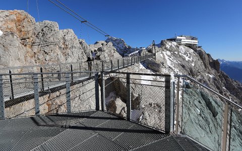 Hängebrücke und Bergstation