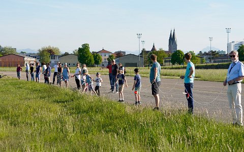 Flugplatz 2022 Nester der Brachvögel werden zum Schutz markiert.