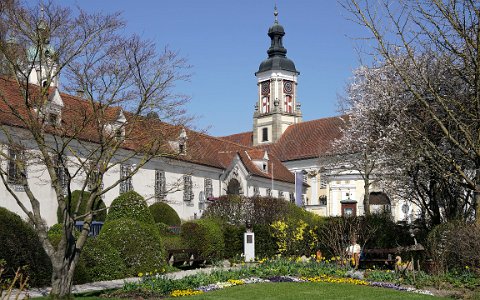 Stift St. Florian im Frühling
