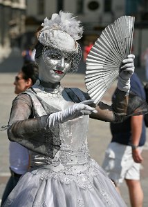 Pantomime Silver Lady vor dem Steffl