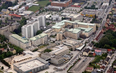 Krankenhaus Wels mit Möbelix und Lutz Zentrale