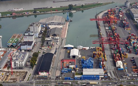 Luftbild Linz Hafen Linz AG Containerterminal