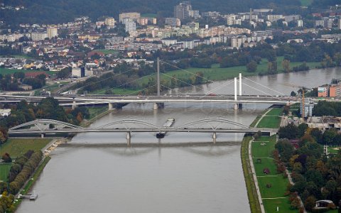 Luftbild Linz Donaubrücken
