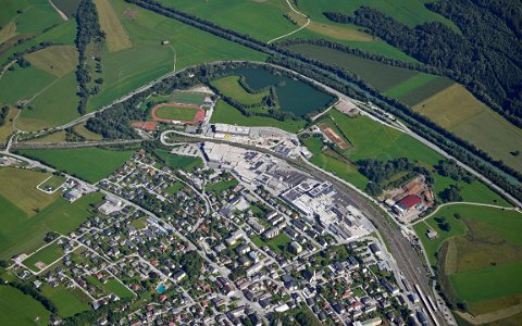 Luftbild Stainach Ennstal Milch, Landena, Sportplatz, Kläranlage, Bahn, Teich, Fluß