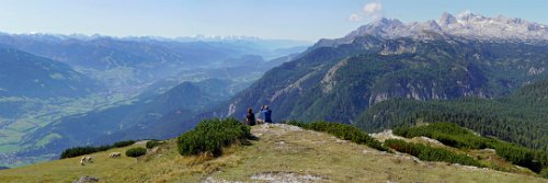 Stoderzinken Blick ins Ennstal und auf den Dachstein.